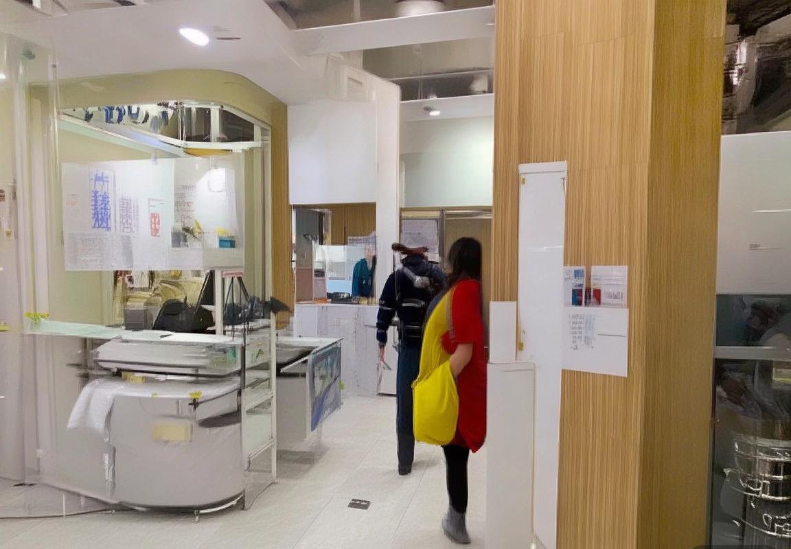 梅西制胜+曼联反击：央视解析巴萨曼联巅峰对决精彩瞬间(图1)